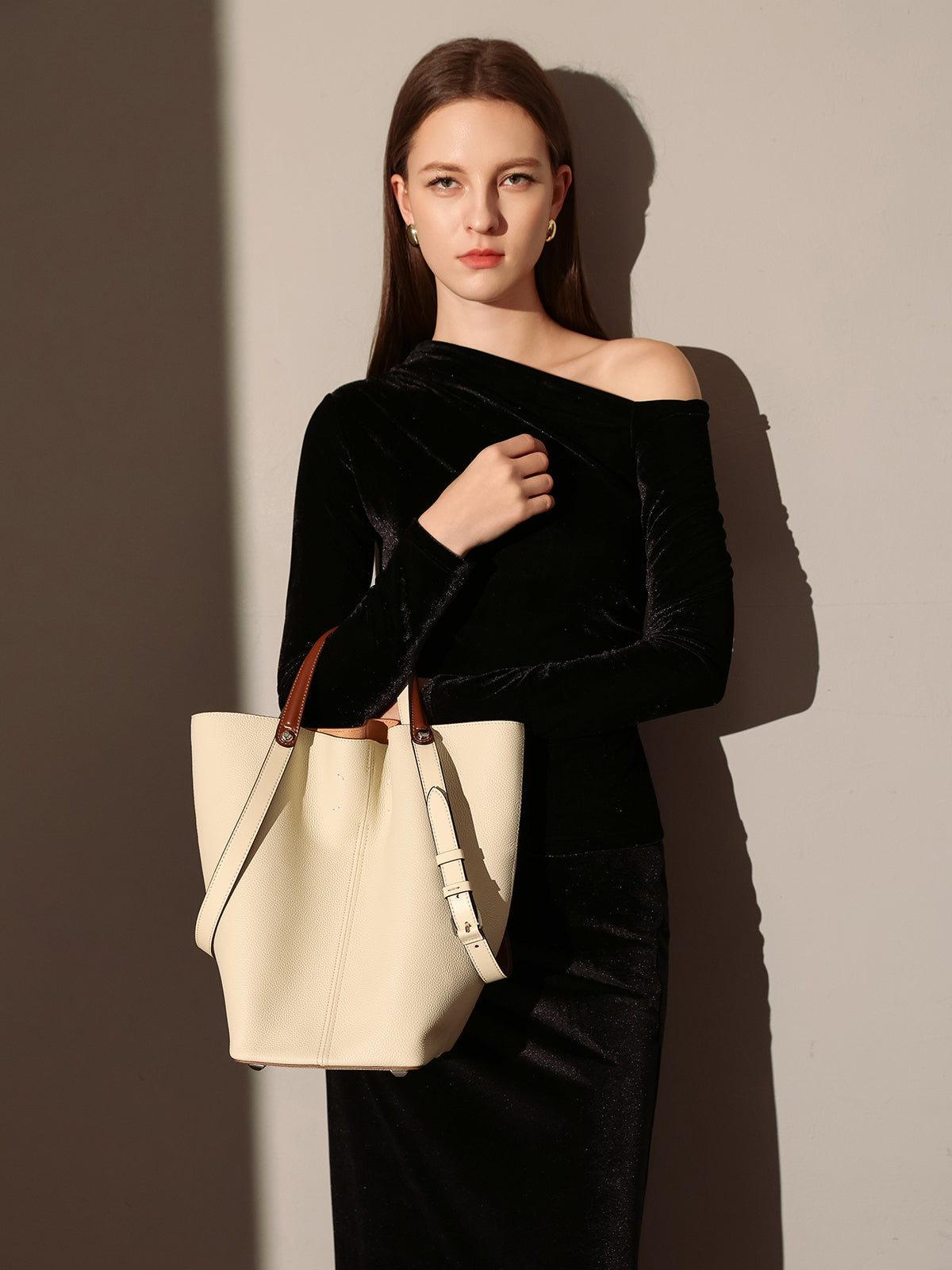 tropea trapezoid tote bag white 4