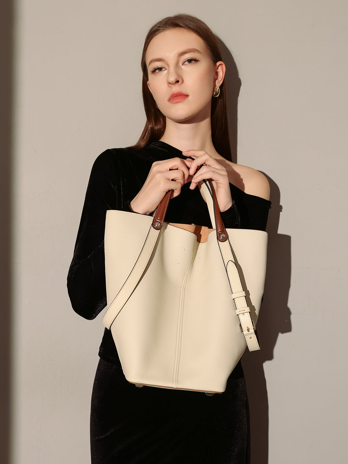 tropea trapezoid tote bag white 5