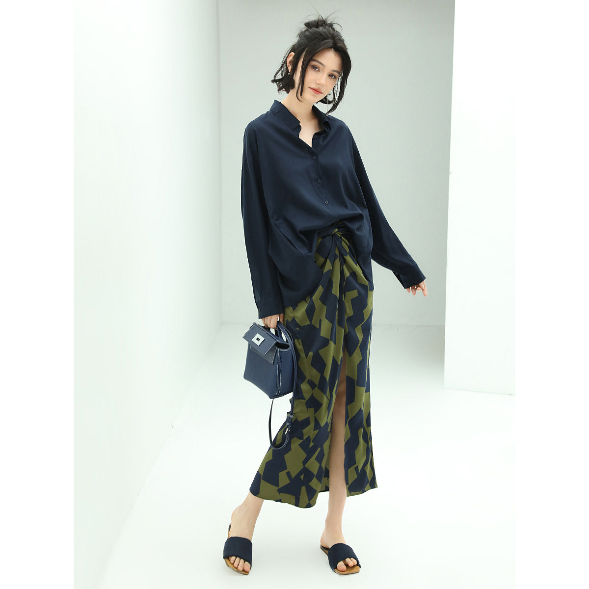 twisted front green geometric green midi skirt with front slit all green 2