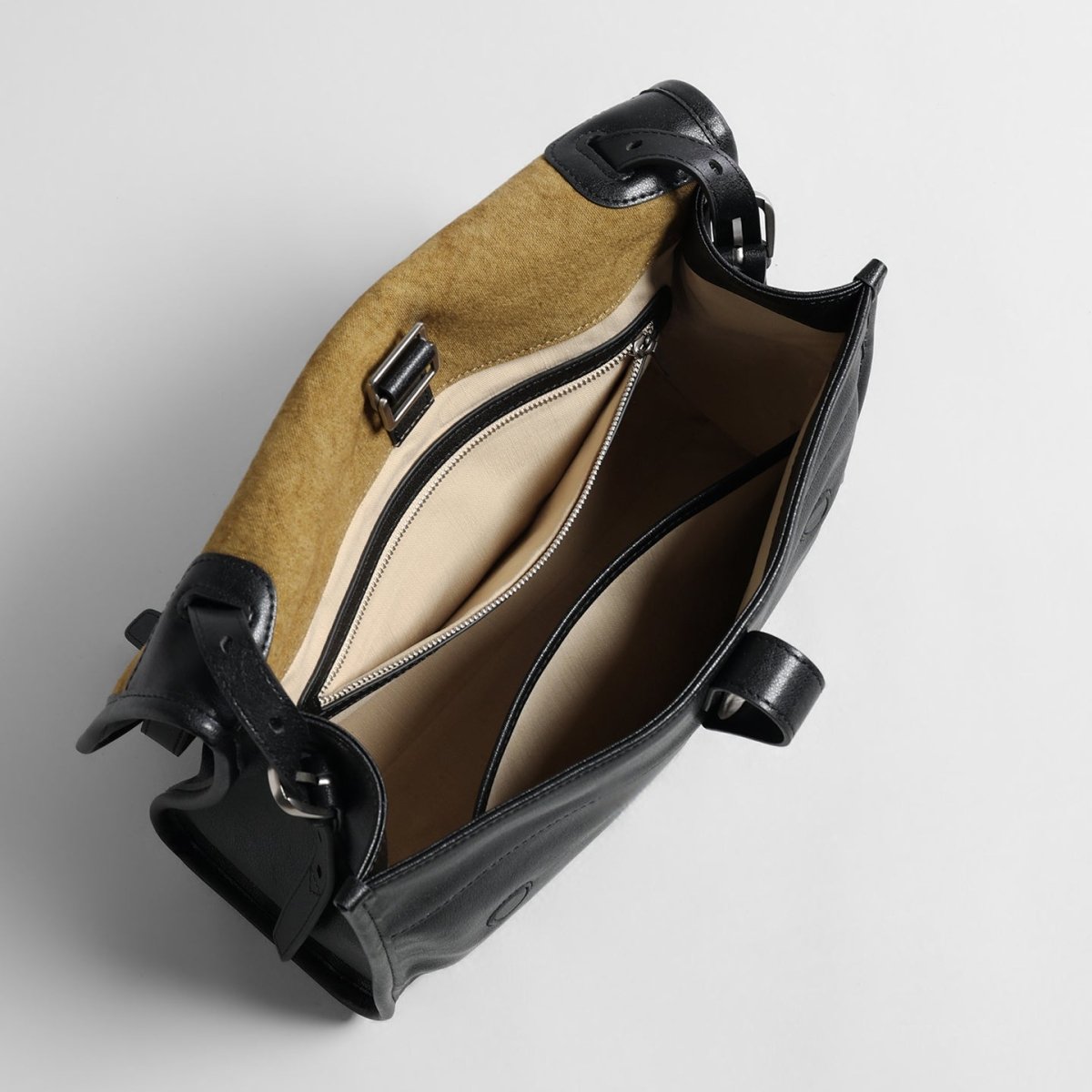 Vintage Leather Messenger Bag – Flap-Top Crossbody Shoulder Bag
