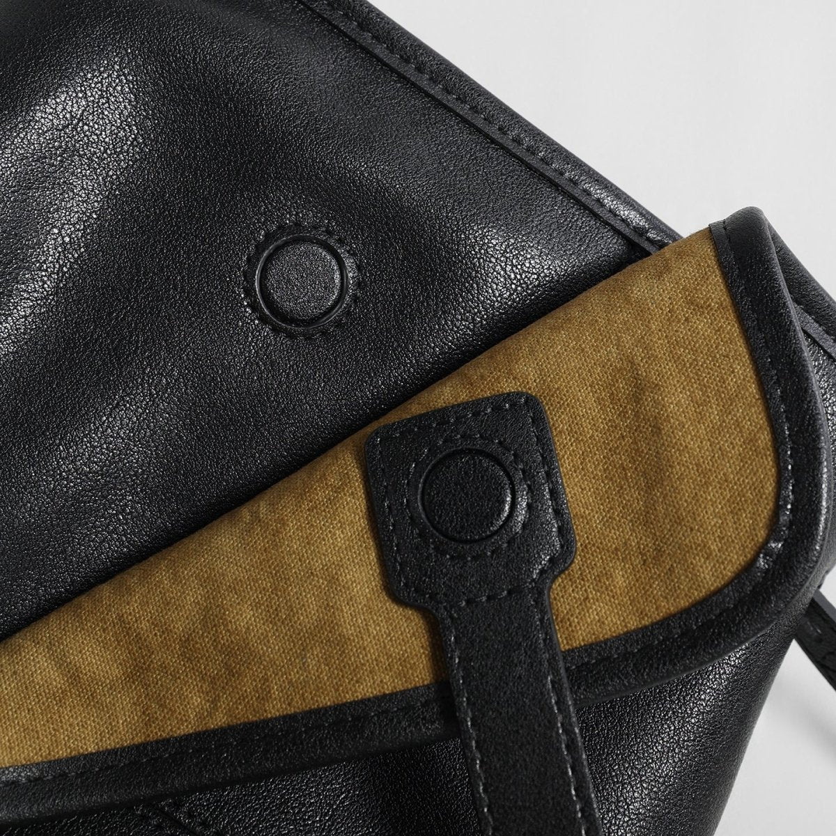 Vintage Leather Messenger Bag – Flap-Top Crossbody Shoulder Bag