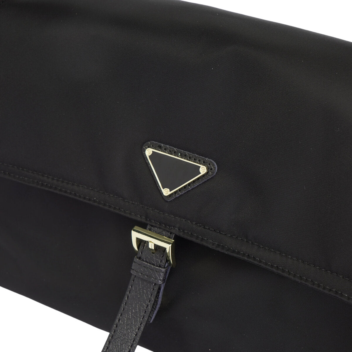 Water-Resistant Ballistic Nylon Messenger Bag with Leather Buckle – Multi-Pocket Crossbody Commuter Bag