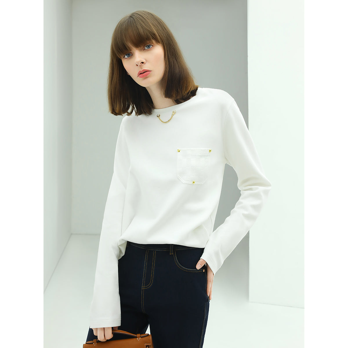 white long sleeved tee with neck chain all white 1