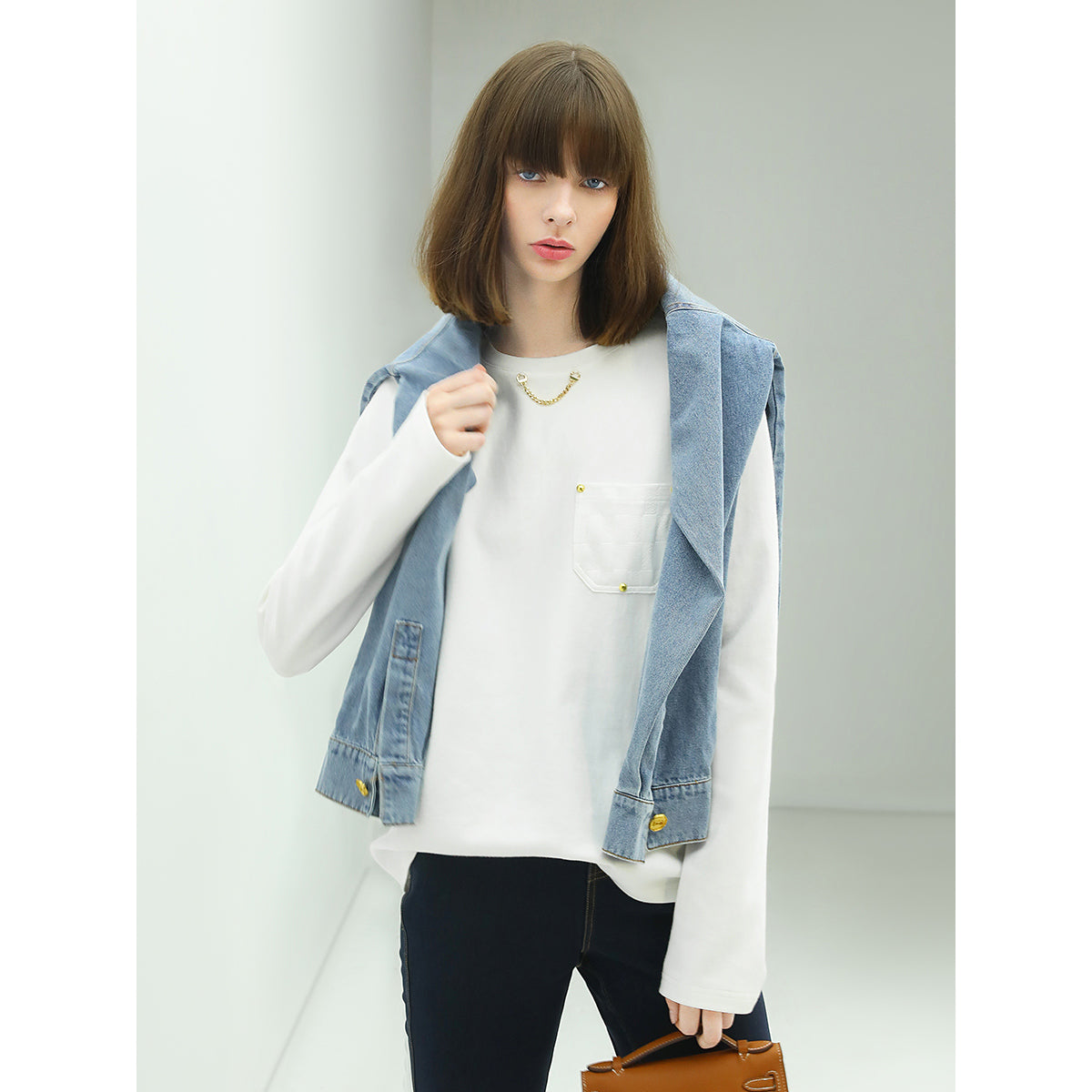 white long sleeved tee with neck chain all white 2