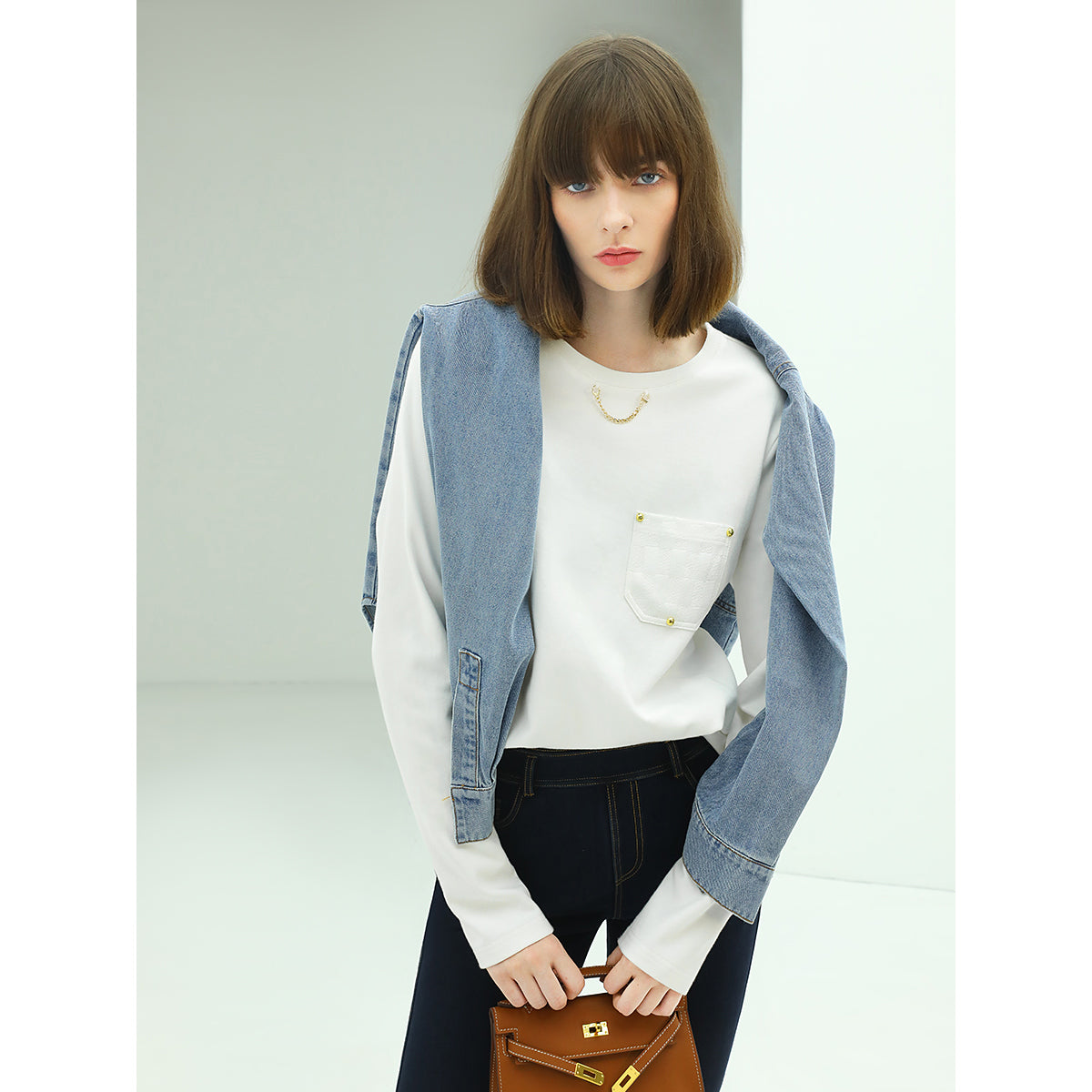 white long sleeved tee with neck chain all white 3