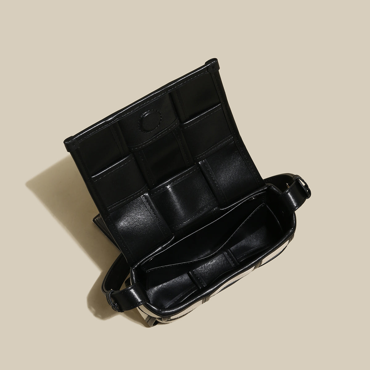 woven black and white top handle bag all 4