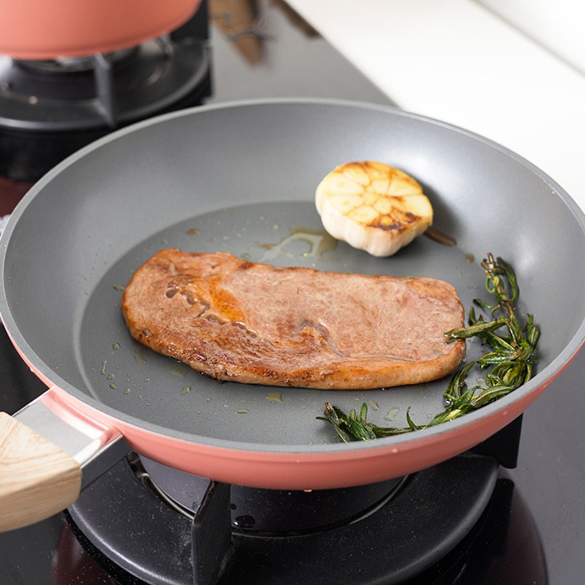 Incredible Mobility Lightweight 28cm Mint Fry Pan   0cm