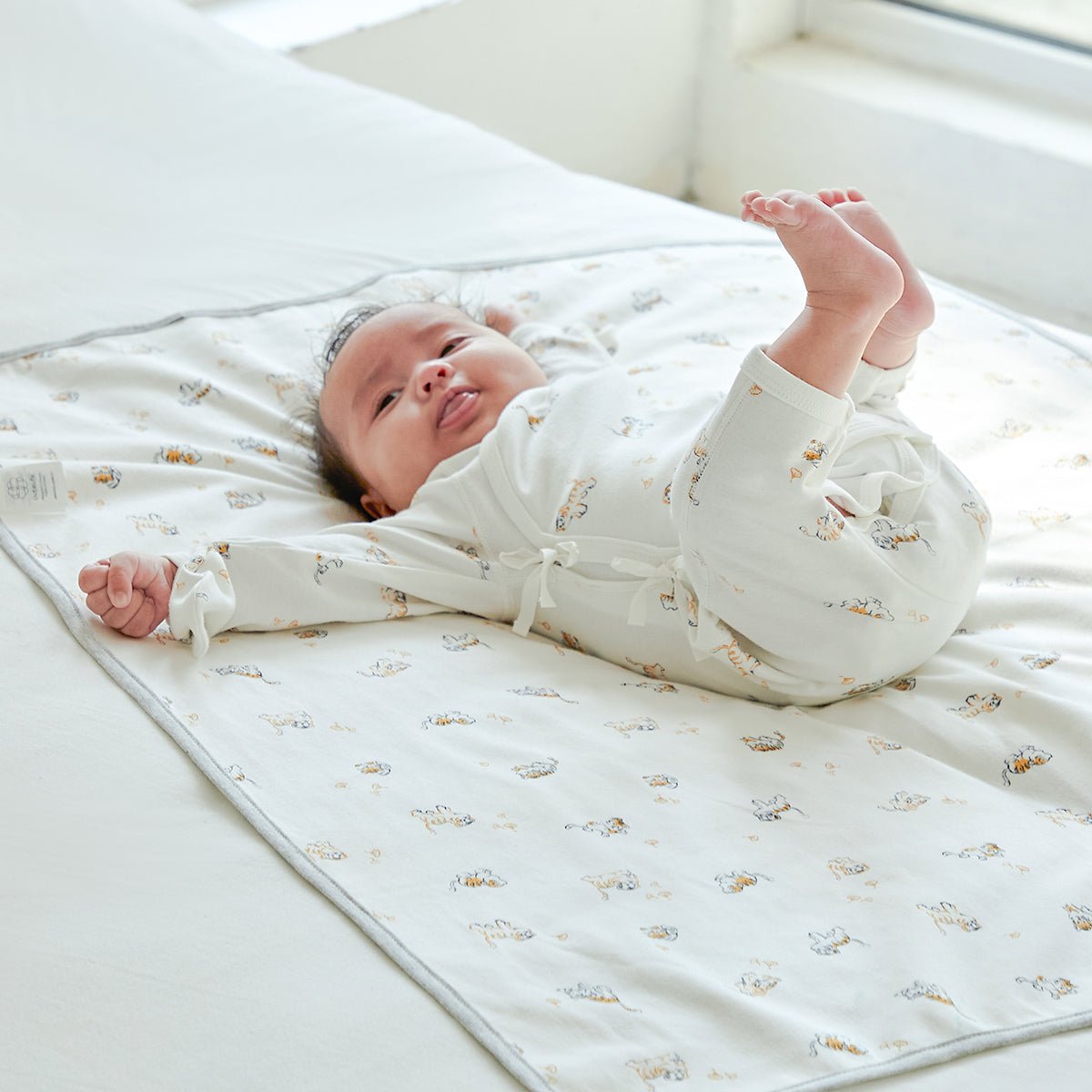 Lively Tiger Waterproof Baby White Changing Mat   0cm