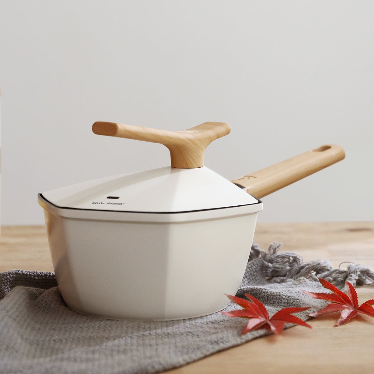 Maple Leaf 18cm White Non stick Milk Pot   0cm