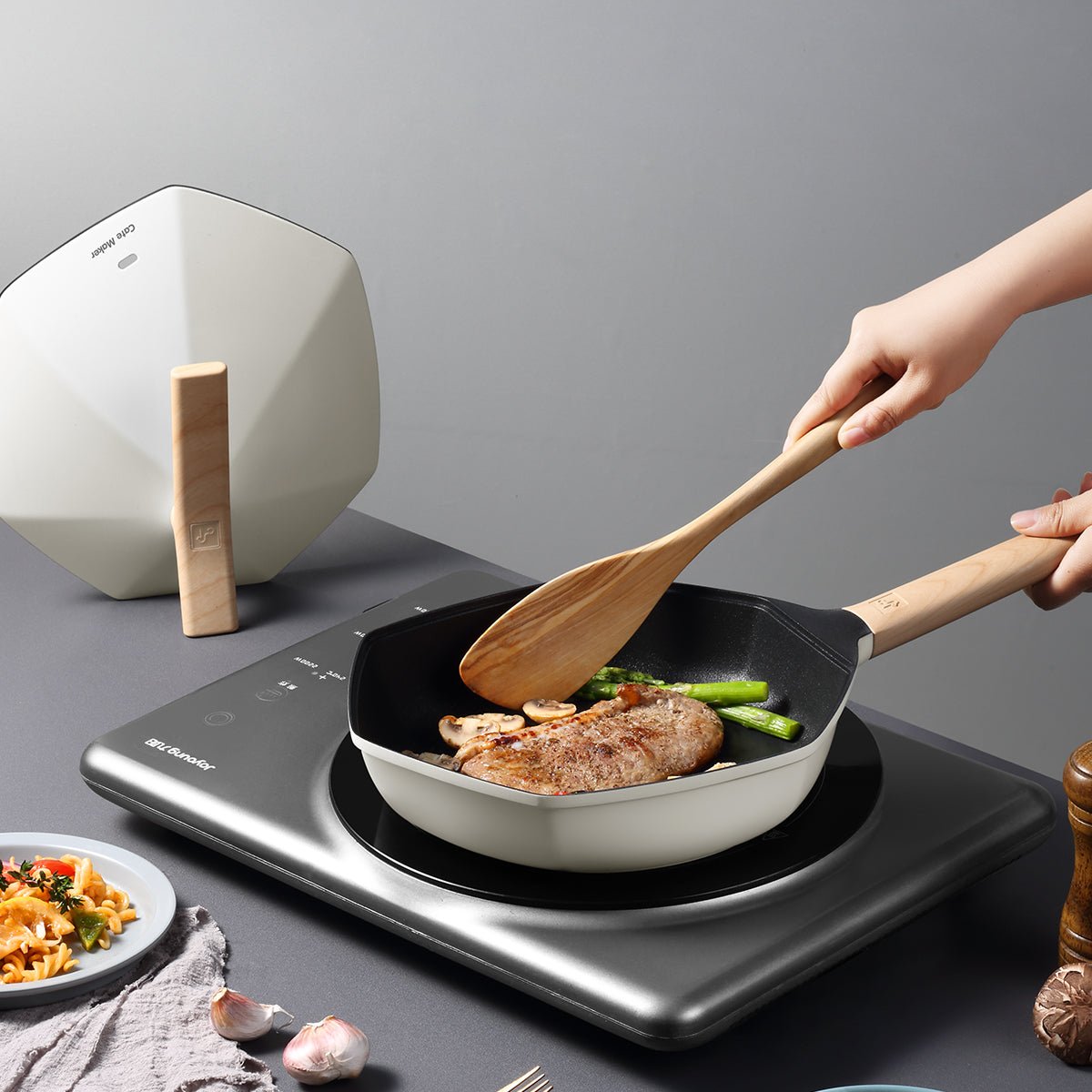 Maple Leaf 24cm White Non stick Frying Pan   0cm