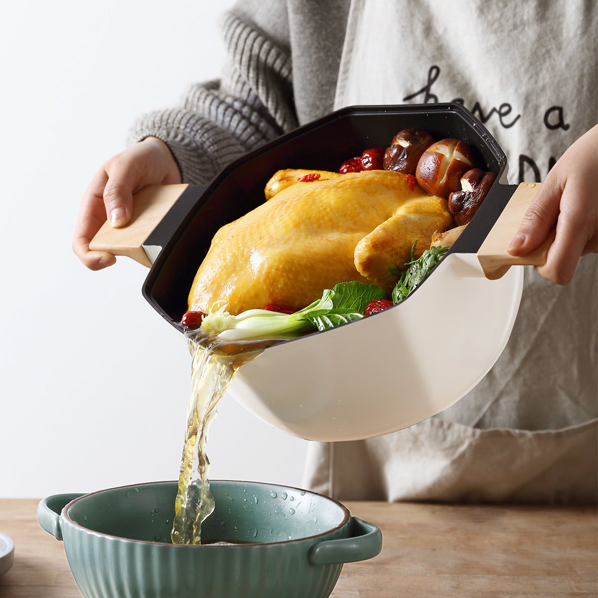 Maple Leaf 24cm White Non stick Soup Pot   0cm