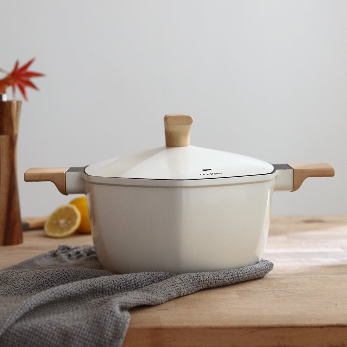 Maple Leaf 24cm White Non stick Soup Pot   0cm