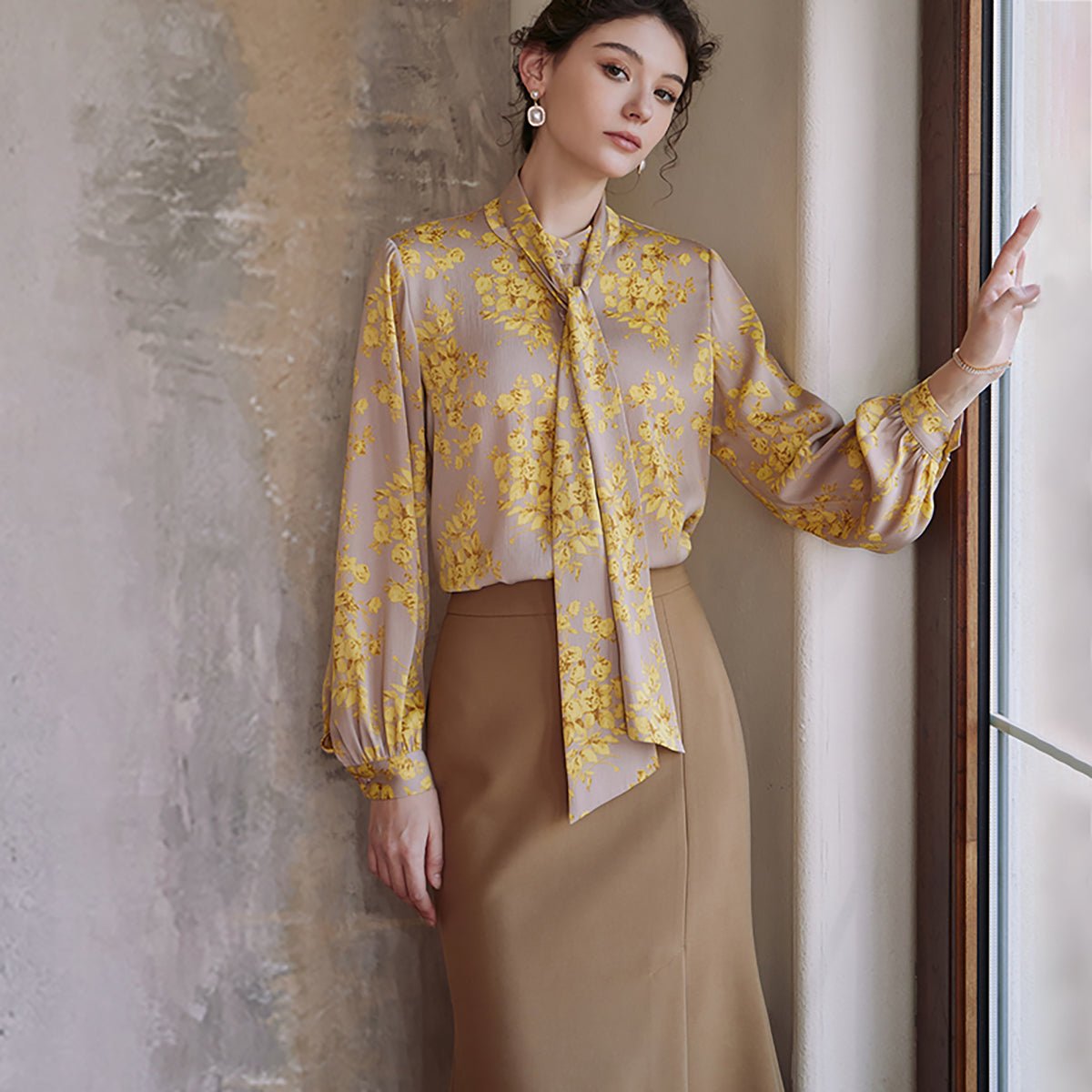 Scarf Collar Apricot Blouse in Floral Print   0cm