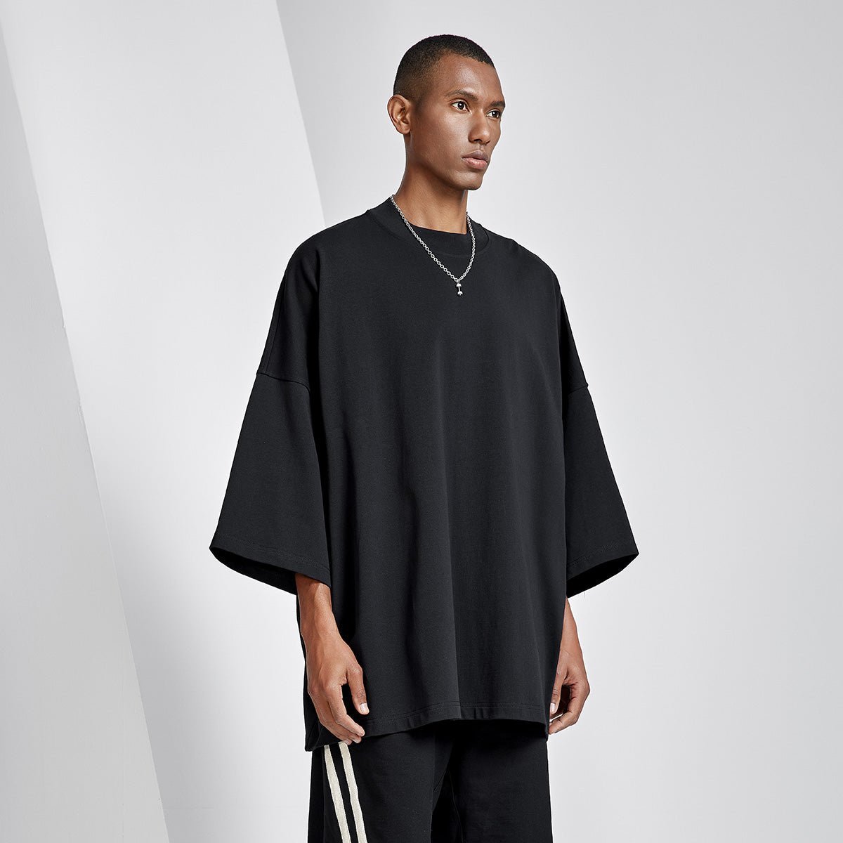 Space Oversized Dropped-shoulder Black Tee