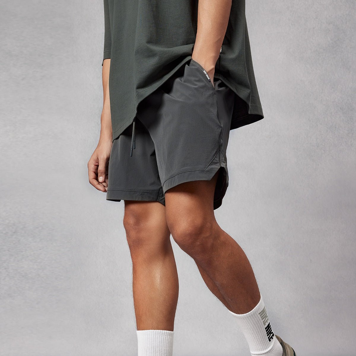 Speed Breathable Woven Slit Charcoal Active Shorts   0cm