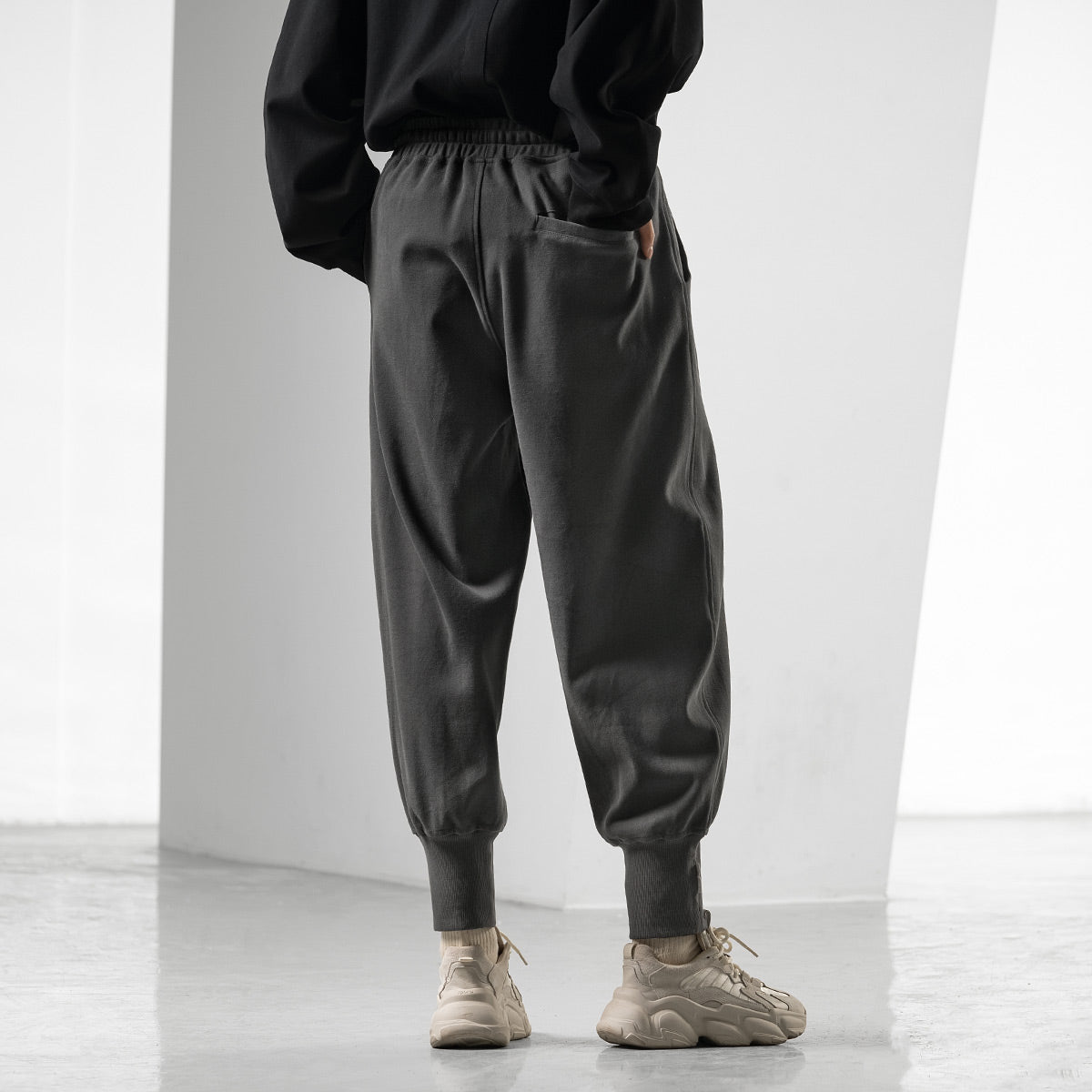 Symmetry Relaxed Fit Raised-seam Charcoal Sweatpants - 0cm
