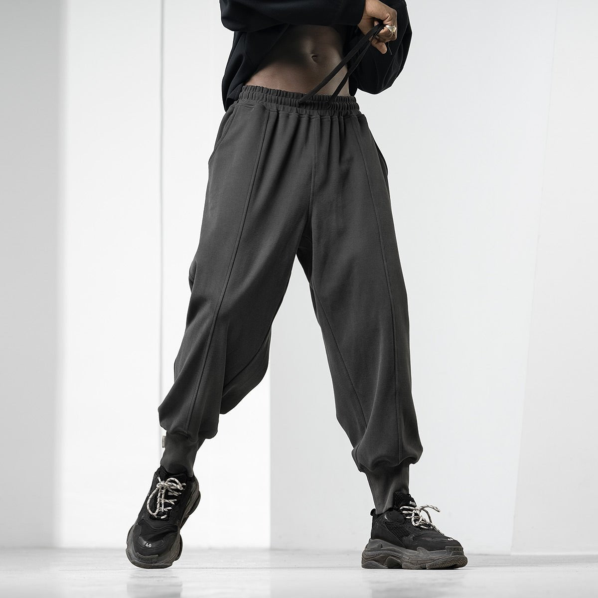 Symmetry Relaxed Fit Raised seam Charcoal Sweatpants   0cm