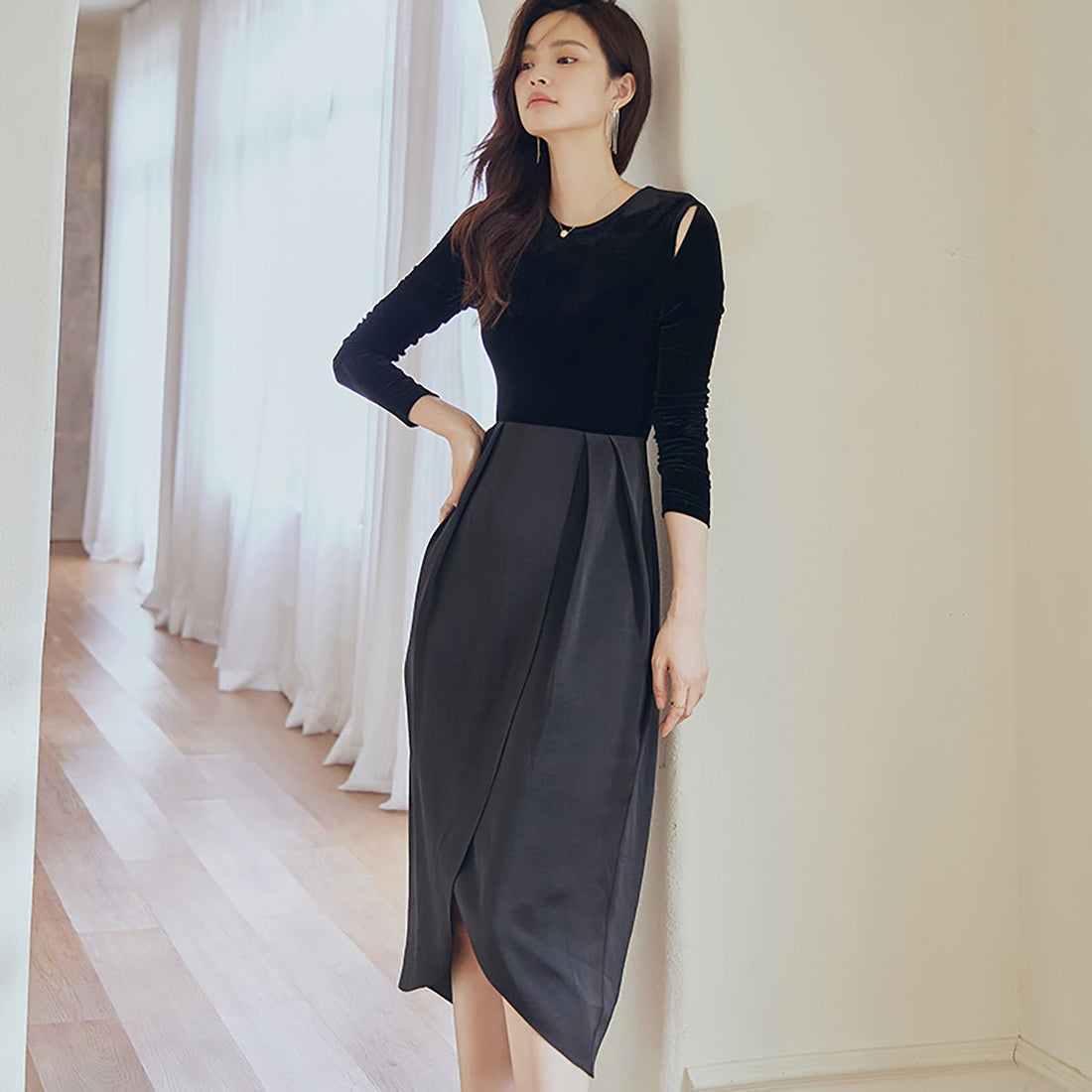 Velvet Shoulder Cut-Out Black Midi Dress - 0cm