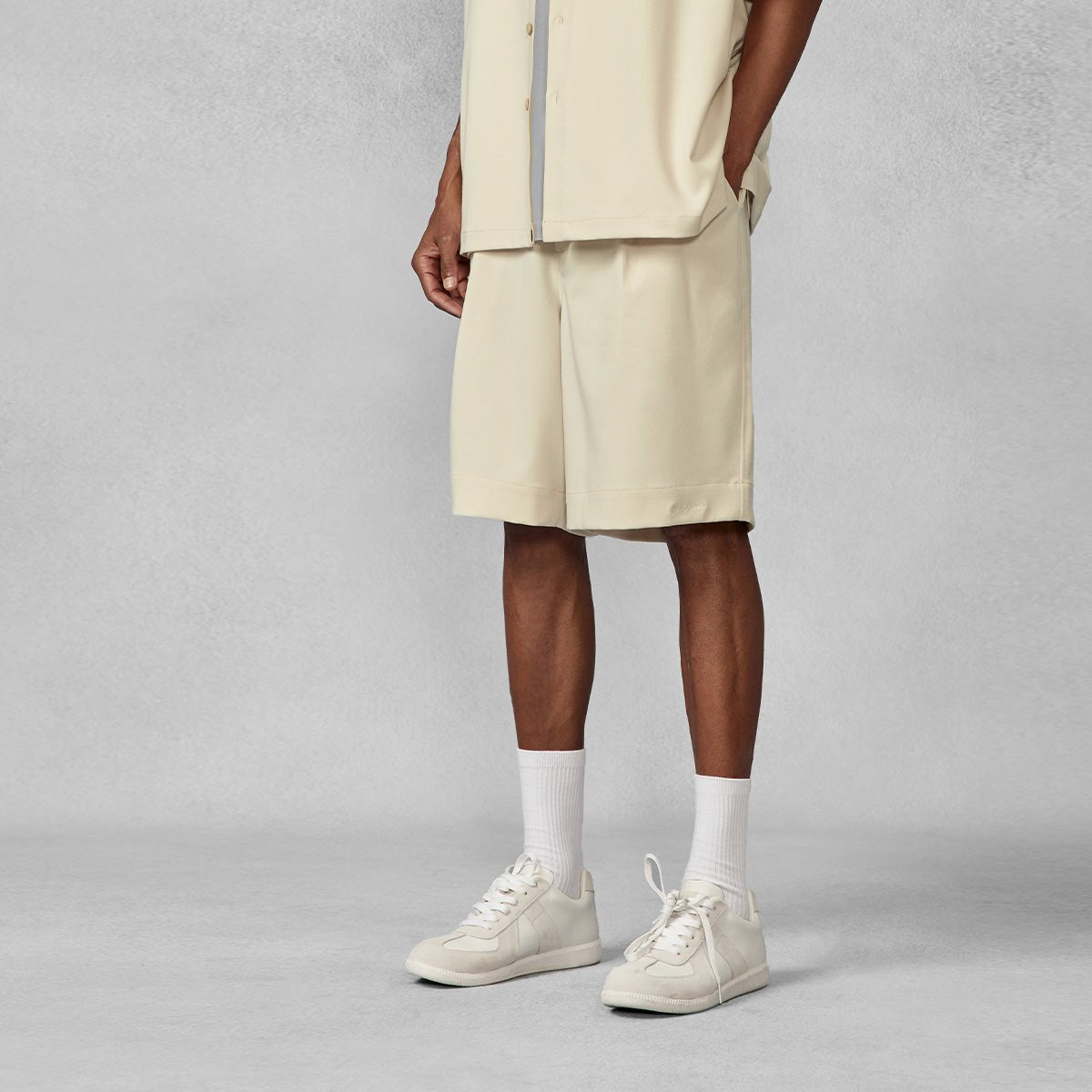 Weekend Time Unisex High waisted Pleated Beige Tailored Shorts   0cm